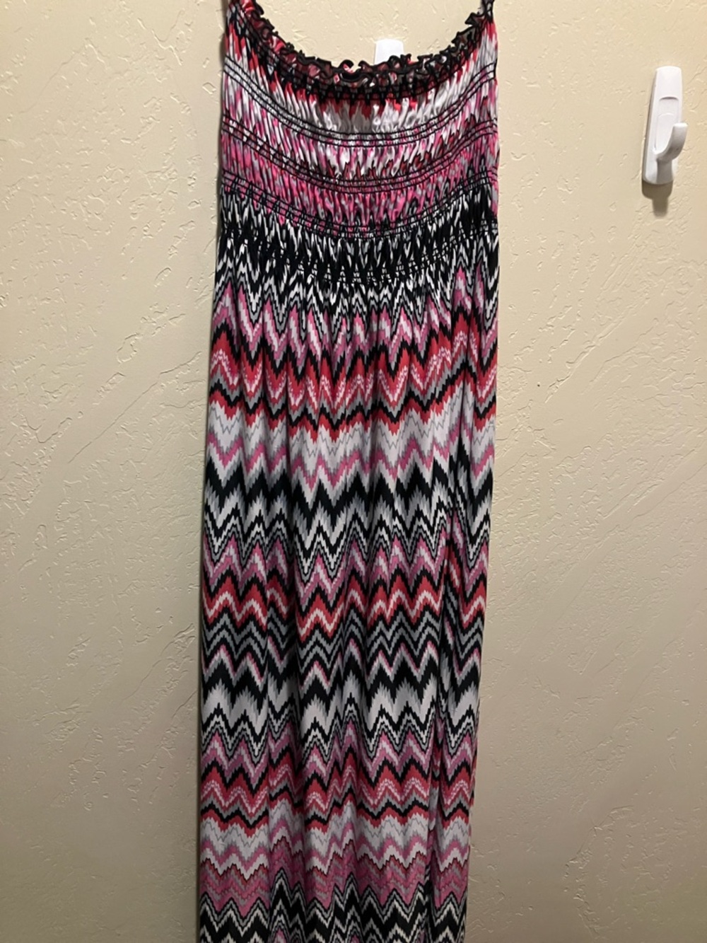 EUC Expresso Pink, Black and White Chevron Maxi Skirt or Strapless Dress
Small